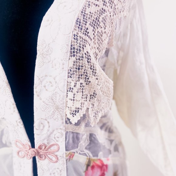 Womenโs Silk Boho Lace Kimono Romantic Rose Tunic Spencer Alexis Vintage Elegant - Picture 6 of 16